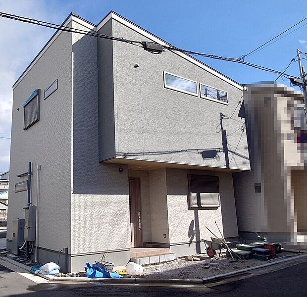 【グロータウン新在家町東】
角地を含む全11区画！南西角地に建つ3LDKの住まい！阪堺電気軌道阪堺線「寺地町」駅まで徒歩7分。小学校や公園が徒歩3分圏内と、子育てファミリーにおすすめの住環境です。