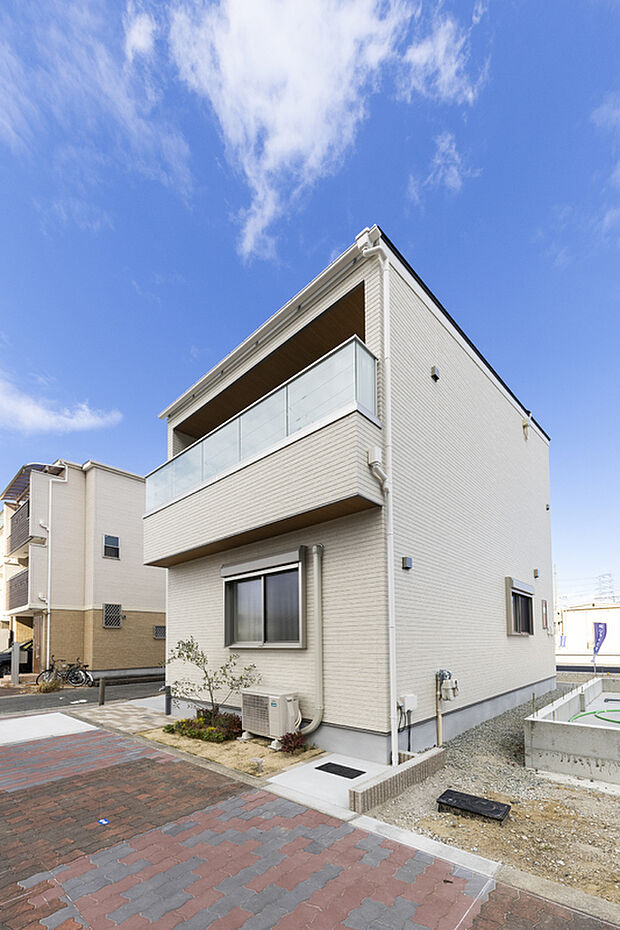 【【現地】】土地面積は約24.19坪～27.84坪。自由設計に対応しているので、ご家族のライフスタイルに合わせた理想の住まいを建築可能です。(※画像のモデルハウスはご成約済です。)