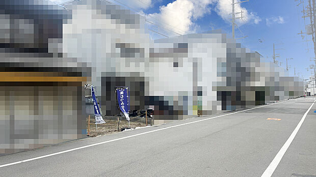 【【現地土地】】前面道路は北側幅員約8m。見通しがよく、道幅にゆとりがあるのでお車同士のすれ違いや入出庫もしやすい立地です。