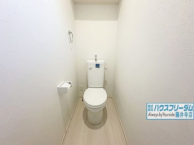 【【トイレ】】トイレ写真になります♪
機能性・清掃性に優れたトイレです!
住む人の安らぎの空間であるとともに、あたたかい気持ちにもさせてくれる場所ですよ♪
室内ご覧いただけますのでお気軽にお問合せください!