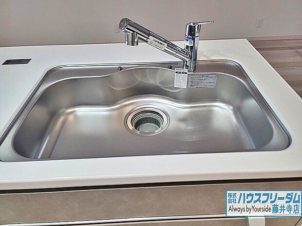 【キッチンシンク【同社施工例】】お鍋やフライパンもラクラク洗える、使い勝手がよいシンクです♪