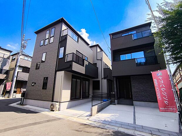 ■M号棟(右側)　４LDK＋WIC
１階：洋室7.0帖＋WIC　２階：LDK18.1帖
３階：洋室6.0帖　洋室5.5帖　洋室5.0帖