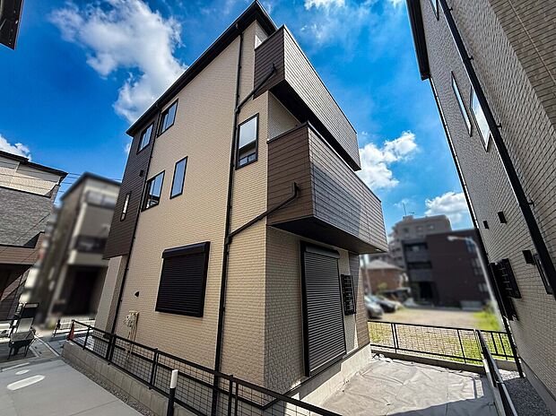 ■I号棟　３LDK＋納戸＋WIC×2＋パントリー
１階：洋室7.5帖　２階：LDK18.0帖
３階：洋室5.2帖＋WIC　洋室5.0帖　納戸4.5帖＋WIC