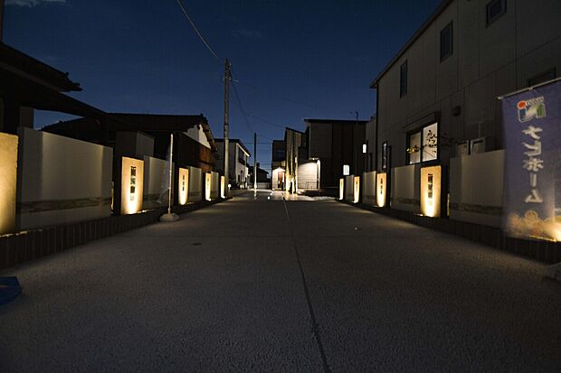 ■ヒルズ大宮堀の内3丁目 外構計画
分譲地内の協定道路部分には照明を設置し大宮堀の内にふさわしい邸宅に。