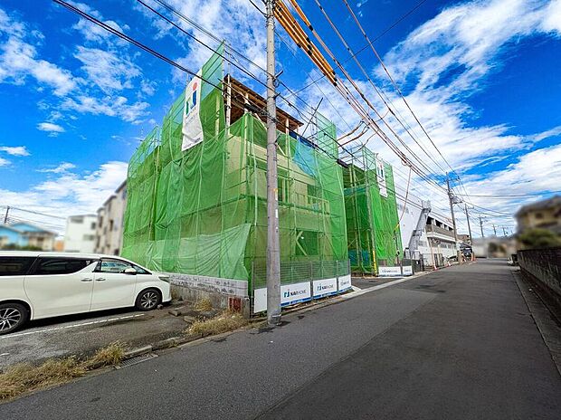 ■グリーンガーデン川口元郷２期
後期分譲４棟　建築順調！
前期５棟（分譲済）に続き、後期４棟の計９棟の新しい生活がここに始まります。
現地（2025年10月）撮影