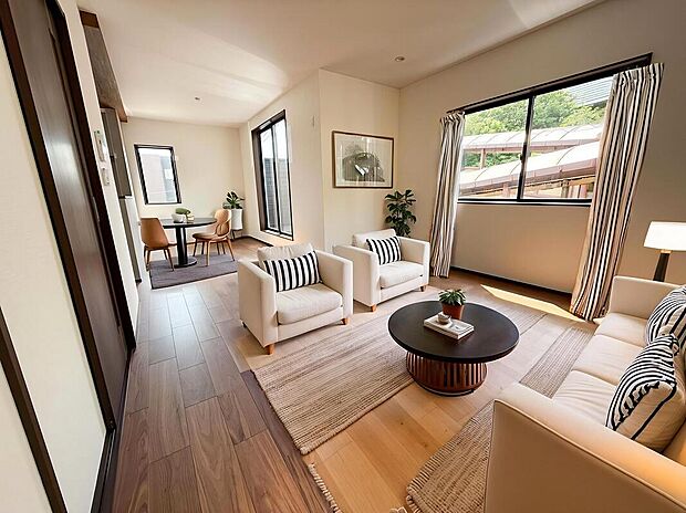 【J号棟　LDK】現地画像に家具等をCG合成しております。