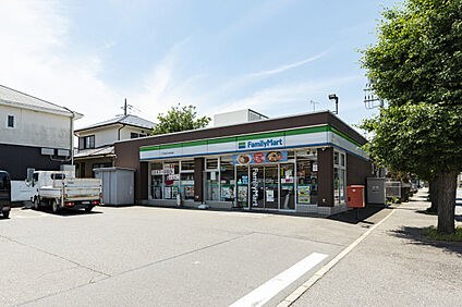 ファミリーマート八千代ゆりのき台店 現地から150m。(徒歩2分。)