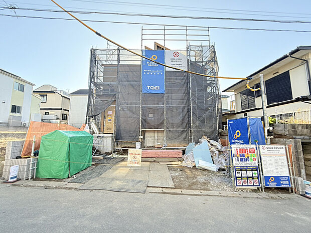 【2025.11.30　販売現地】　品質・性能にこだわった「ブルーミングガーデン」。庭付き「4LDK」の新築戸建が限定1邸で誕生！敷地面積49坪超。2台分のカースペースをご用意しました。