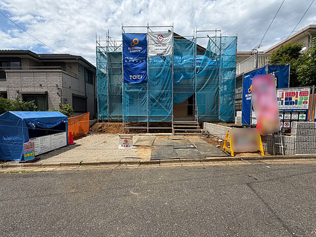 【2026/5/29　物件現地】　限定1邸！敷地面積は約55坪。地震に強い、制震ダンパーを搭載したデザイン住宅です。3台分のカースペース付き（車種による）。◎JR総武本線「都賀」駅徒歩12分の立地です。