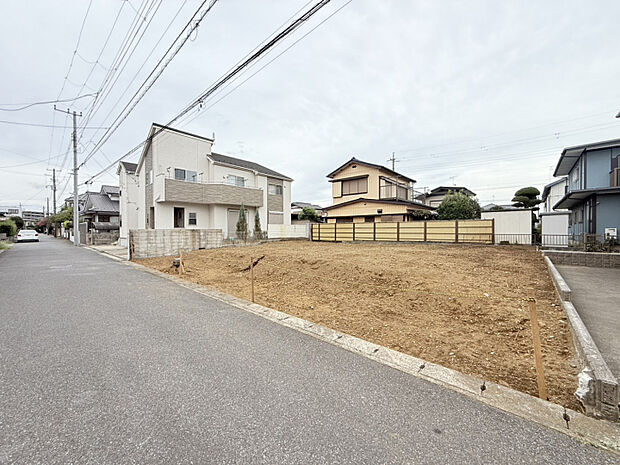 【2026.9.4 販売現地】 品質・性能にこだわったブルーミングガーデンの長期優良住宅。快適な暮らしが叶う間取り設計に、折上天井やアクセントクロスなど、空間にメリハリを演出するデザインも魅力です。
