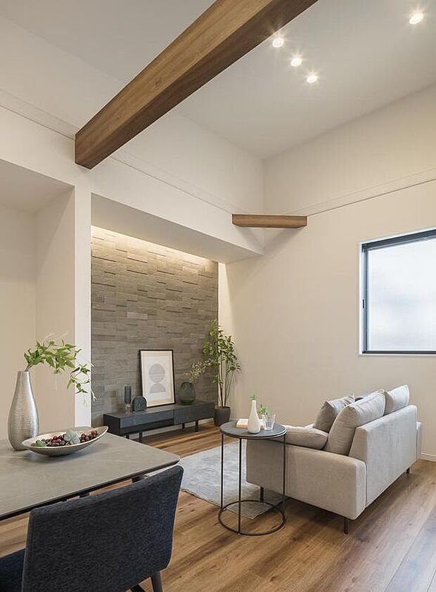 【4号地・LDK】
リビングとダイニングは家具のレイアウト次第で緩やかに空間を仕切ることが可能です。LDKを2階に配置することで、通行人からの視線を気にせず過ごすことができます。