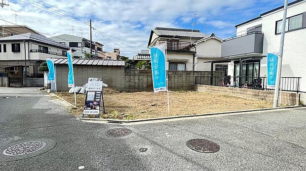 【東大阪市寿町2丁目】
土地面積29坪超!南道路に面する陽当りの良い分譲地です。東側も通路につき、開放感があります。JRおおさか東線「JR長瀬」駅まで徒歩5分の利便性の良い立地です。