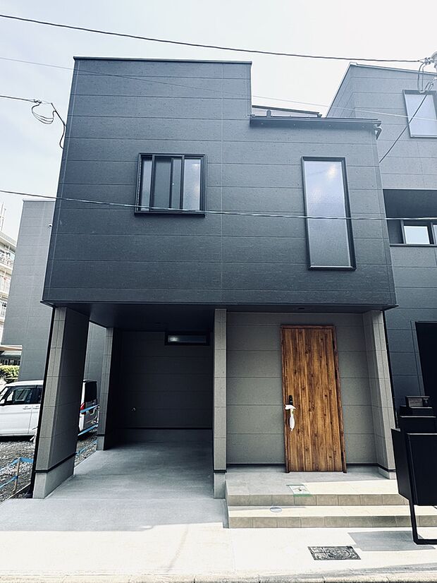 【外観写真/3号地】
3階建て、「4LDK」の3号地コンセプトハウスを公開中！ダークカラーの外壁がスタイリッシュな佇まい。暮らしの楽しみが広がる、広々としたルーフバルコニー付きの住まいです。