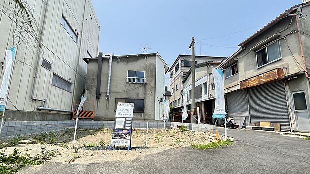 【現地写真】
周辺は、教育施設や買い物施設、公園、病院などが徒歩圏内に揃っています。子育て中のご家族にもおすすめの住環境です。