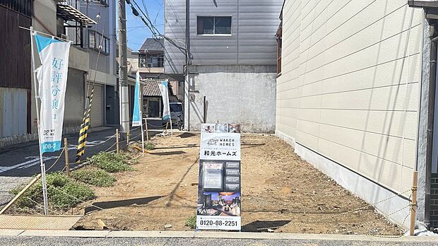 【現地写真】
南東角地につき、開放感があります。JR大阪環状線「桃谷」駅まで徒歩17分。バス利用で「天王寺」駅へアクセス可能です。