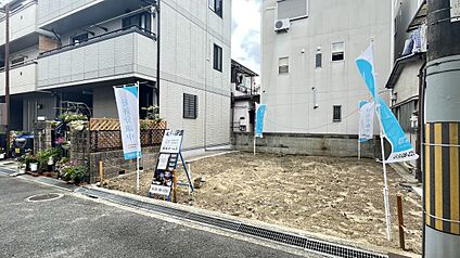 【前面道路含む現地写真】