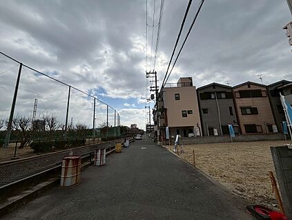 【前面道路含む現地写真】