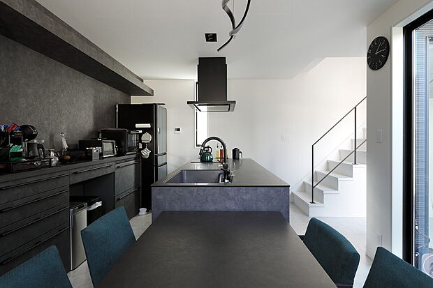 専属設計士と叶える完全自由設計で、理想をカタチに。当社は 1600棟以上の実績・経験でデザイン性・間取りなどお客様の暮らしに合わせてご提案をさせていただきます。