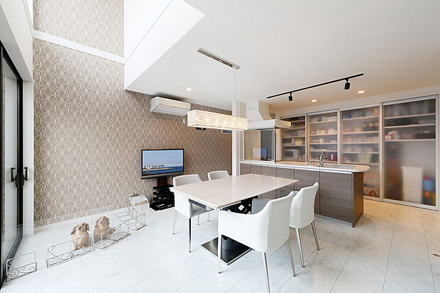 お打ち合わせの回数は無制限！（※約３ヶ月間）専属の設計士とマンツーマンでの図面お打ち合わせも可能なので、賃貸暮らしのお悩みや理想の暮らし方などお話をしながらオリジナルな住まいづくりを。