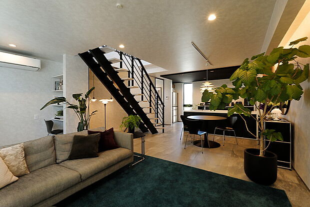 標準施工面積はゆとりの140m2！※ 一つ一つの空間にゆとりを持てるから、叶えたい間取りも取り入れやすい！（※140m2：延べ床面積115m2、バルコニー面積10m2、車庫面積15m2）