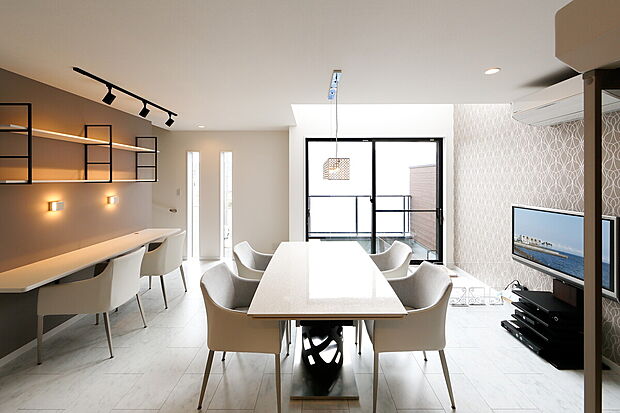 【二世帯住宅・ホテルライクな家】将来は6LDKにもできる、フロアごとに生活空間を分けた二世帯住宅。