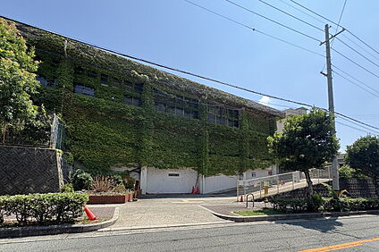 豊中市立東豊中小学校 約400m(徒歩5分)