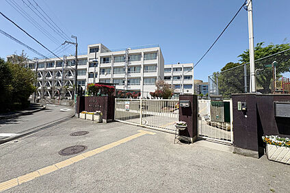 豊中市立第十三中学校 約450m(徒歩6分)