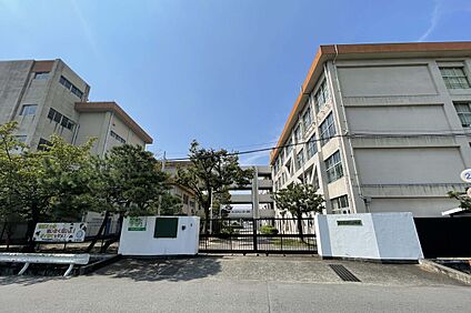 豊中市立第十二中学校 550m(徒歩7分)