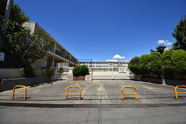 豊中市立原田小学校（約270m）