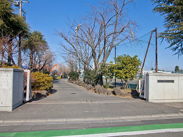 新座市立第三中学校(約1,282m)