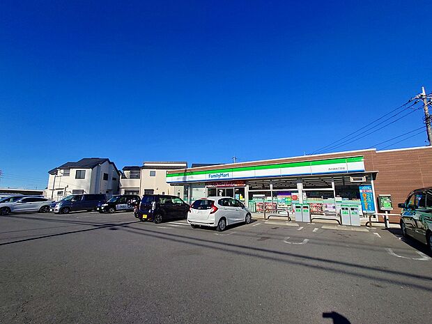 ファミリーマート 西大泉四丁目店(約880m)