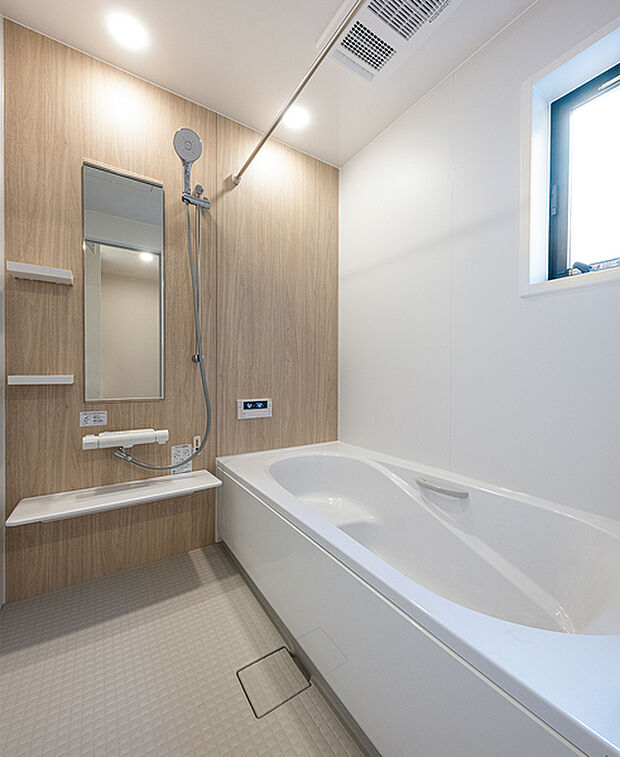 【【浴室/LIXIL AX】】なめらかな光沢が美しい人造大理石浴槽は、ダブル保温構造で地球にも家計にも優しいエコアイテム。いつでもきれいなバスルームが続く、お手入れの簡単さも魅力です。