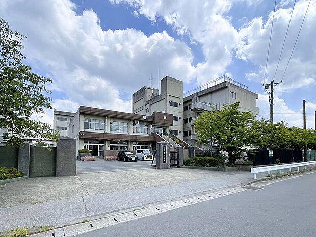 松戸市立旭町中学校（現地より徒歩8分）