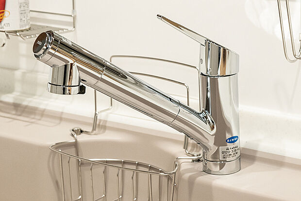 【【蛇口一体型浄水器クローレ】】“飲む・洗う・調理”のあらゆるシーンに対応し、いつでも安心でおいしい水が味わえる蛇口一体型浄水器です。ワンプッシュで浄水・原水の切替ができます。