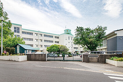 長崎小学校（現地より徒歩2分） 約130m