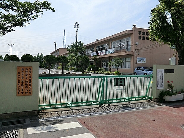 新里小学校（約440m）