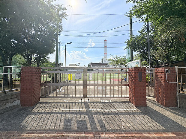 足立区西保木間小学校（約624m）