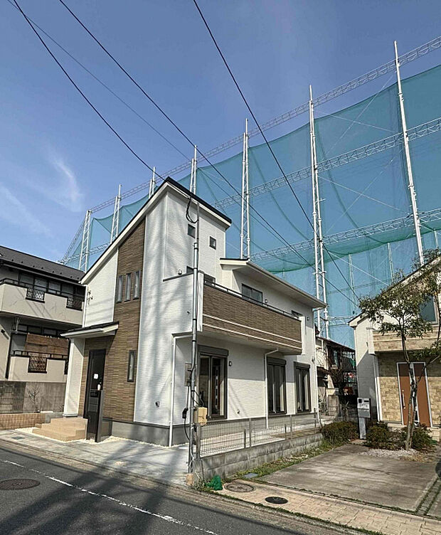 バランスの良い配色で美しさと落ち着きを両立。上品な雰囲気が家族の日常に寄り添う心地よい外観です　