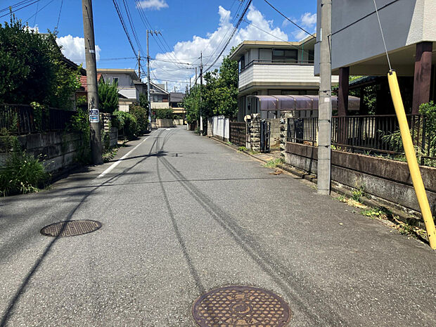 前面道路（1）（2026年8月7日撮影）　