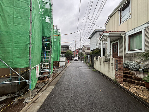 東側前面道路　