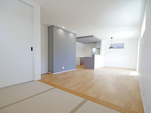 【37伊保B号地】小上りタタミコーナーを含め約21帖の家族が集いやすい広々LDK!