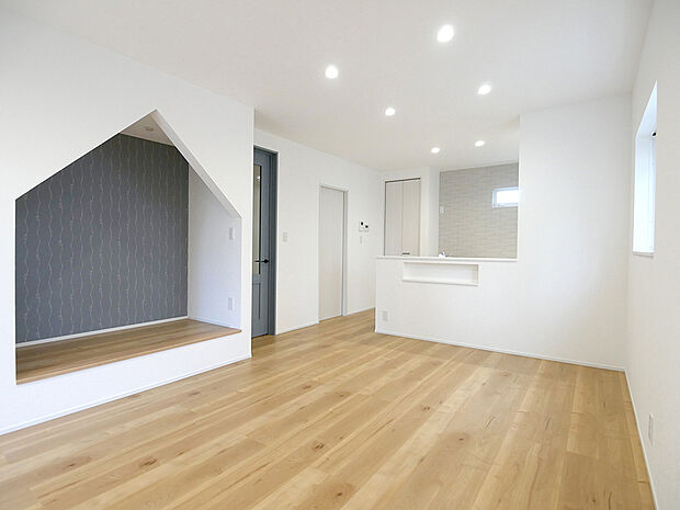 【BV2加古川町備後7号地】リビングのアクセントになるヌックは、お子さんの遊び場やディスプレイスペースなどにも活用できる空間です!