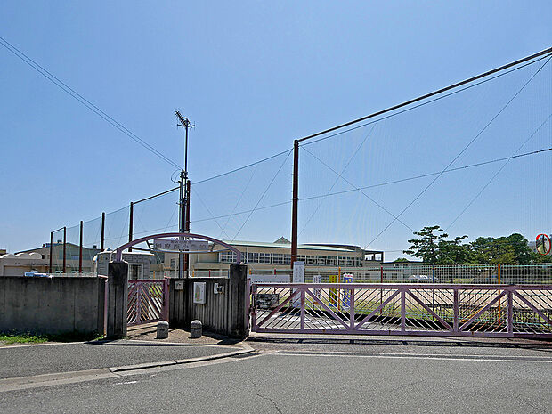 別府西小学校(約1,200m)