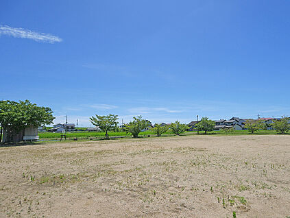 上新田ふれあい広場 400ｍ～450ｍ(徒歩約６分)