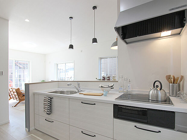 【【No.1】キッチン】IHコンロ採用でお手入れラクラク♪床下収納付き!