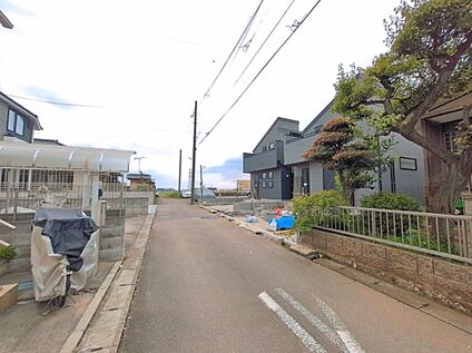 前面道路含む外観