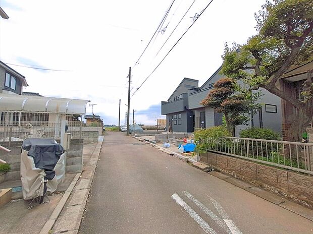【前面道路含む外観】前面道路含む外観/1.2号棟