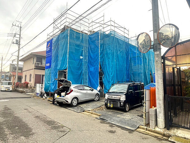 販売現地【2026/4/10撮影】　並列3台駐車可能