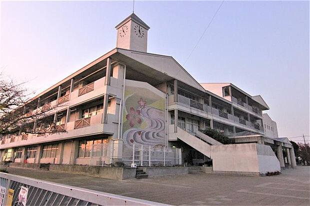花崎北小学校（約1,500m）