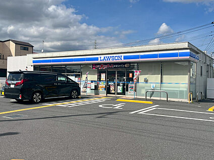 ローソン伊奈寿三丁目店 160m